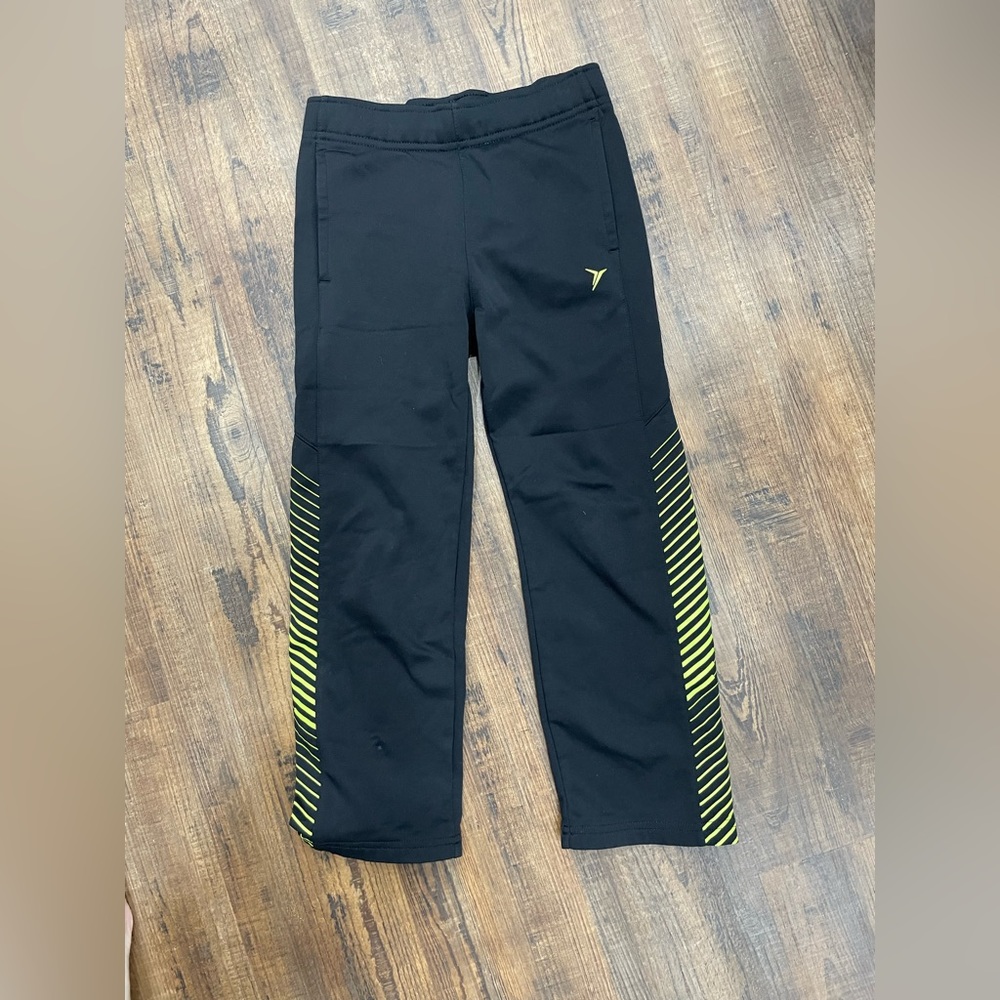 OLD NAVY ACTIVE Girl’s athletic pants size 6-7. Black w/lime green accents.